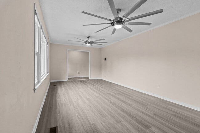 Building Photo - 4 Bedroom 2 Bath Ranch in a cul-de-sac