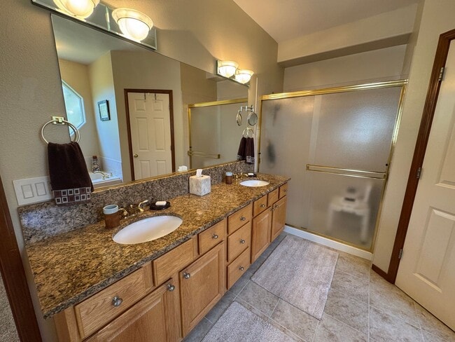 Building Photo - 3 Bed, 2 Bath PLUS Bonus Room SHORT TERM R...