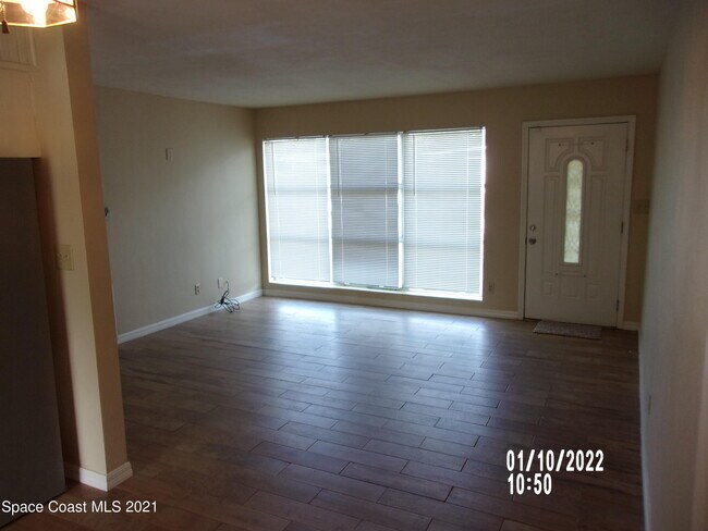 Building Photo - 1105 Myrtle Ln