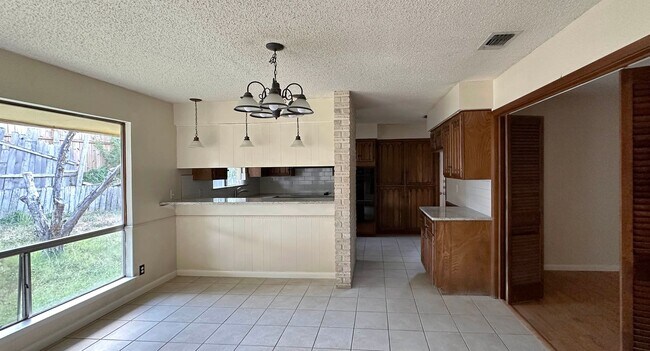 Building Photo - 3/2 in Northern Hills!!!