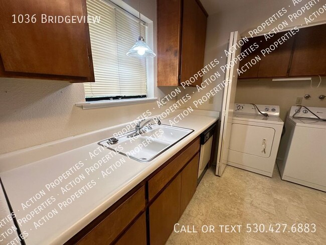 Building Photo - 1036 Bridgeview-