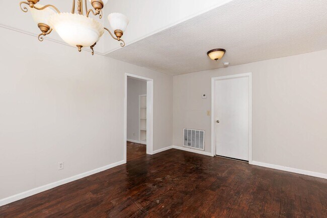 Building Photo - 4 Bedroom, 2 Bathroom in Adamsville