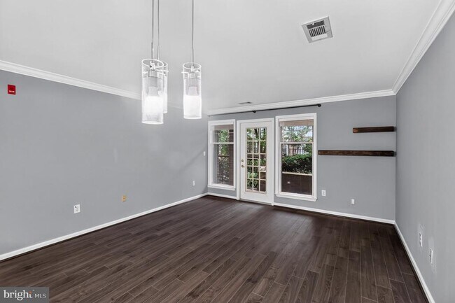 Building Photo - 5565 Seminary Rd
