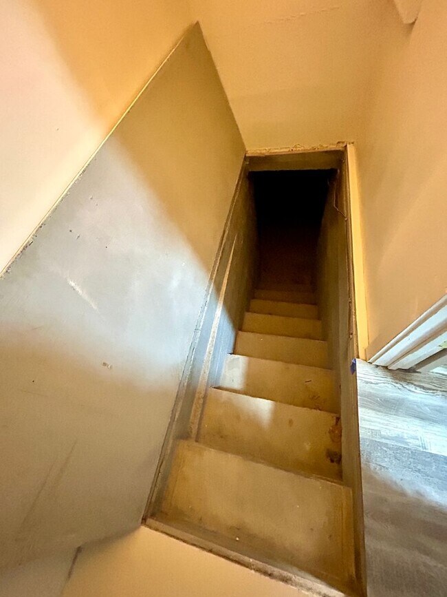 Building Photo - 1809 NW Lincoln Ave