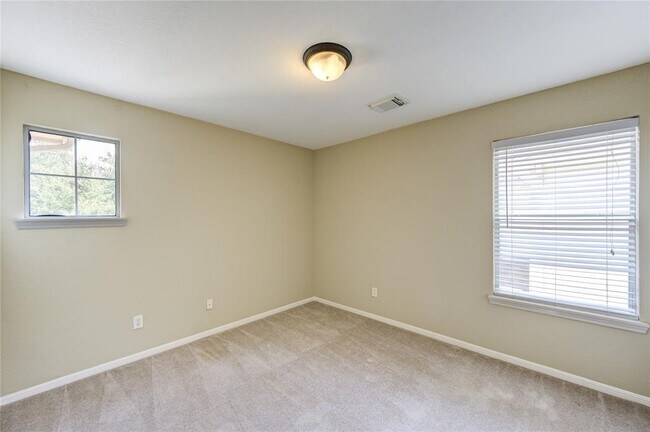 Building Photo - 6114 Breezy Hollow Ln