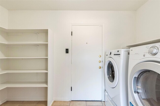 Building Photo - 17924 Narsitin Ln