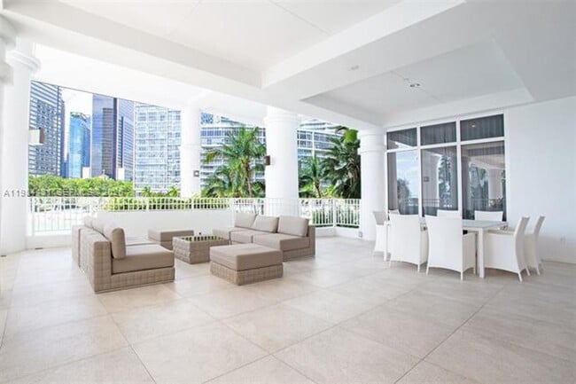 Building Photo - 801 Brickell Key Blvd