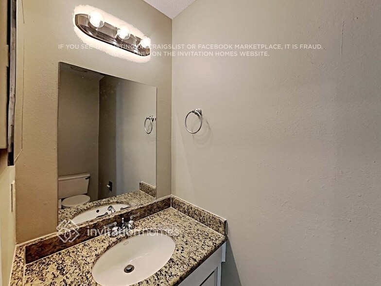 Building Photo - 12916 Longcrest Dr