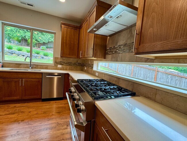 Building Photo - Stunning Bainbridge Island 4 bedroom home....available now!