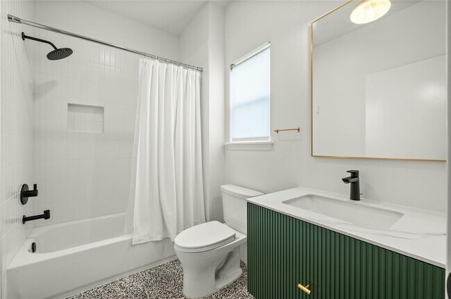 Building Photo - 602 Persimmon St