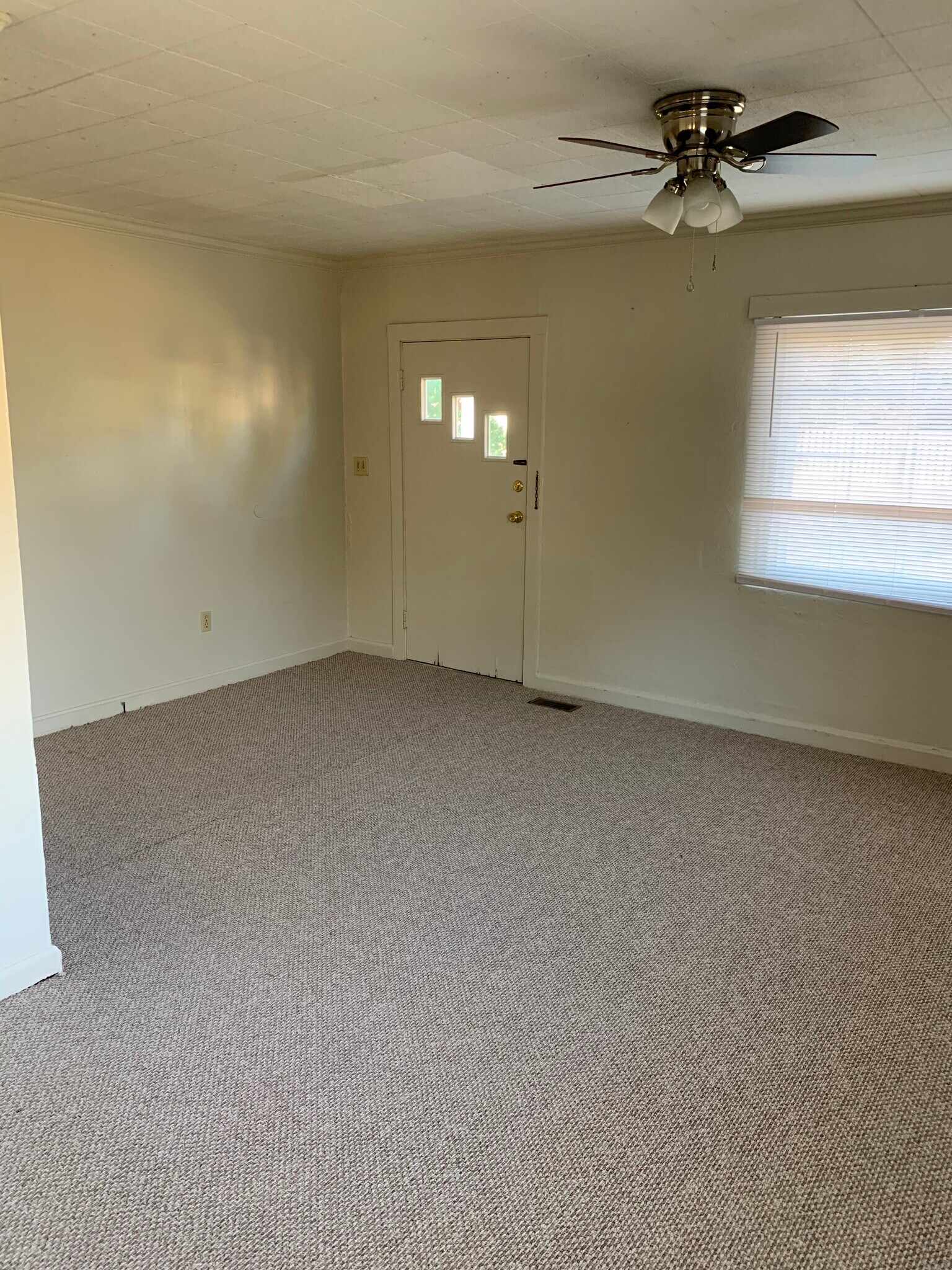 Building Photo - 402 W 22nd Street