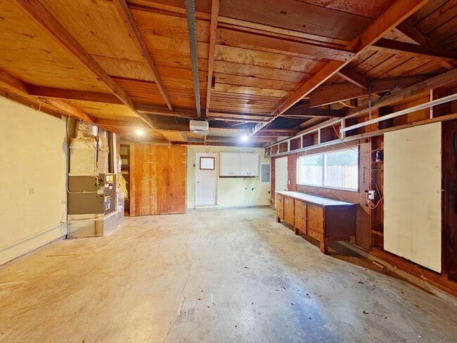 Building Photo - 3 Bedroom Family Home in the Harlow Street Bridge Area