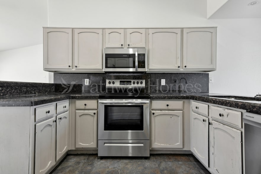 Building Photo - 7704 W San Juan Ave