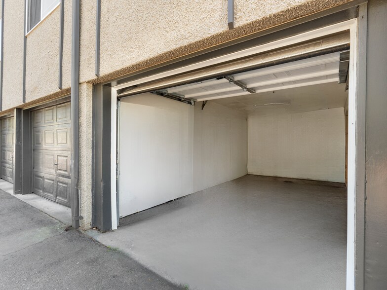 2 Bedroom 1.5 Bath w/Garage 787 Sq Ft - Rainier Gardens Apartments