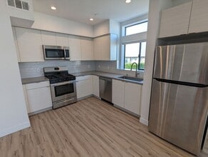 Building Photo - 338 Mariposa Ave