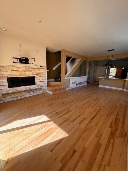 Building Photo - 1221 E Prospect Rd