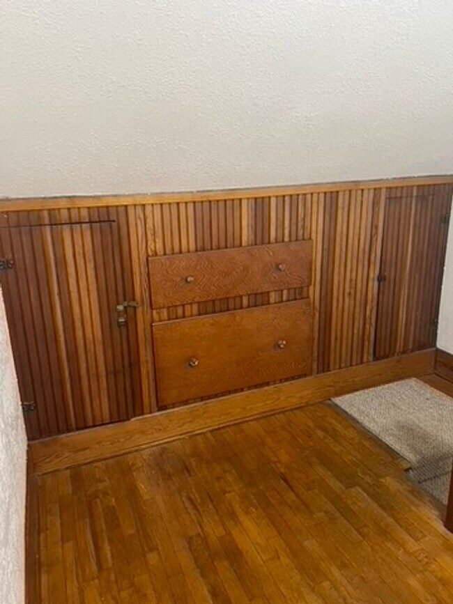 Building Photo - Discover Timeless Charm: Enchanting Historic Home in a Picturesque Small Town