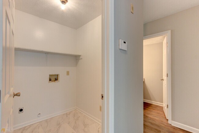 Building Photo - 180 Fairfield Cir
