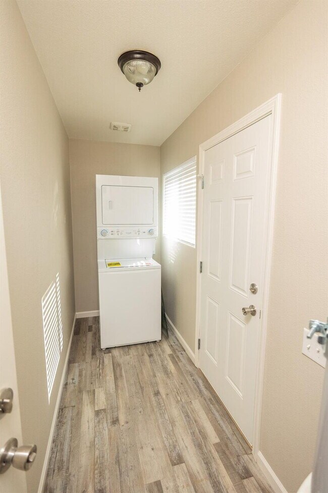 Building Photo - Newly renovated 1 Bedroom