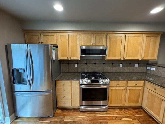 Building Photo - Amazing 2Bed/2.5 Bath Townhome in West Seattle!