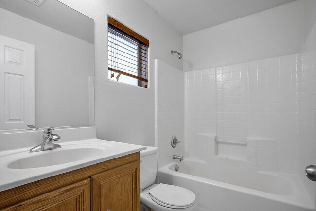 Building Photo - 853 Blushing Rose Pl