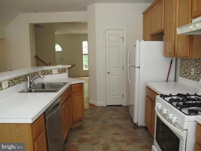 Building Photo - 8176 Skelton Cir