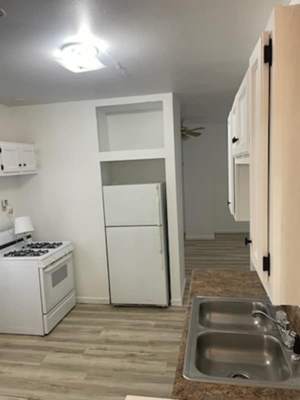 Building Photo - 1415 Longfield Ave