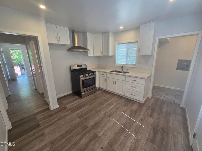 Building Photo - 10152 Haines Canyon Ave