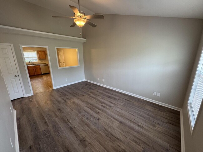 Building Photo - 404 Faulkner Dr