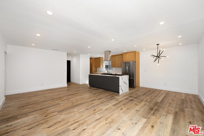 Building Photo - 5627 Agnes Ave