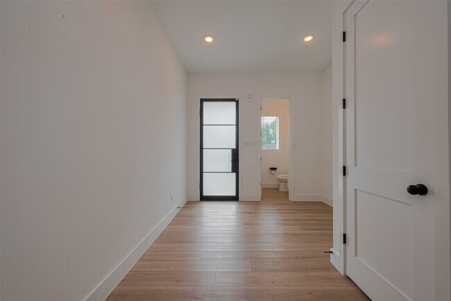 Building Photo - 2532 Wall St