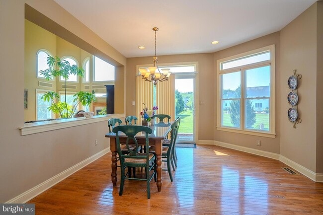 Building Photo - 19 Meadowlark Dr