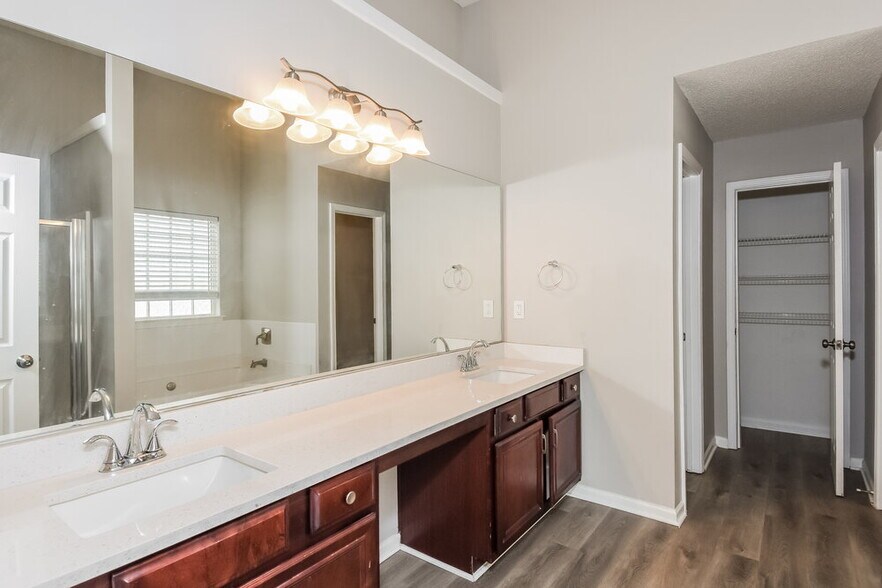 Building Photo - 265 Redding Ridge