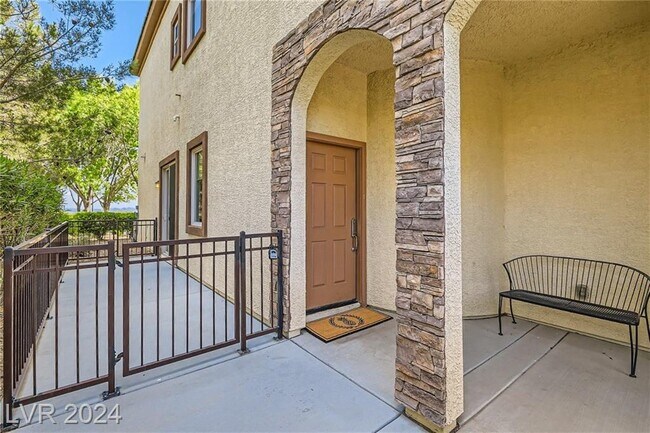 Building Photo - 348 Hanbury Manor Ln