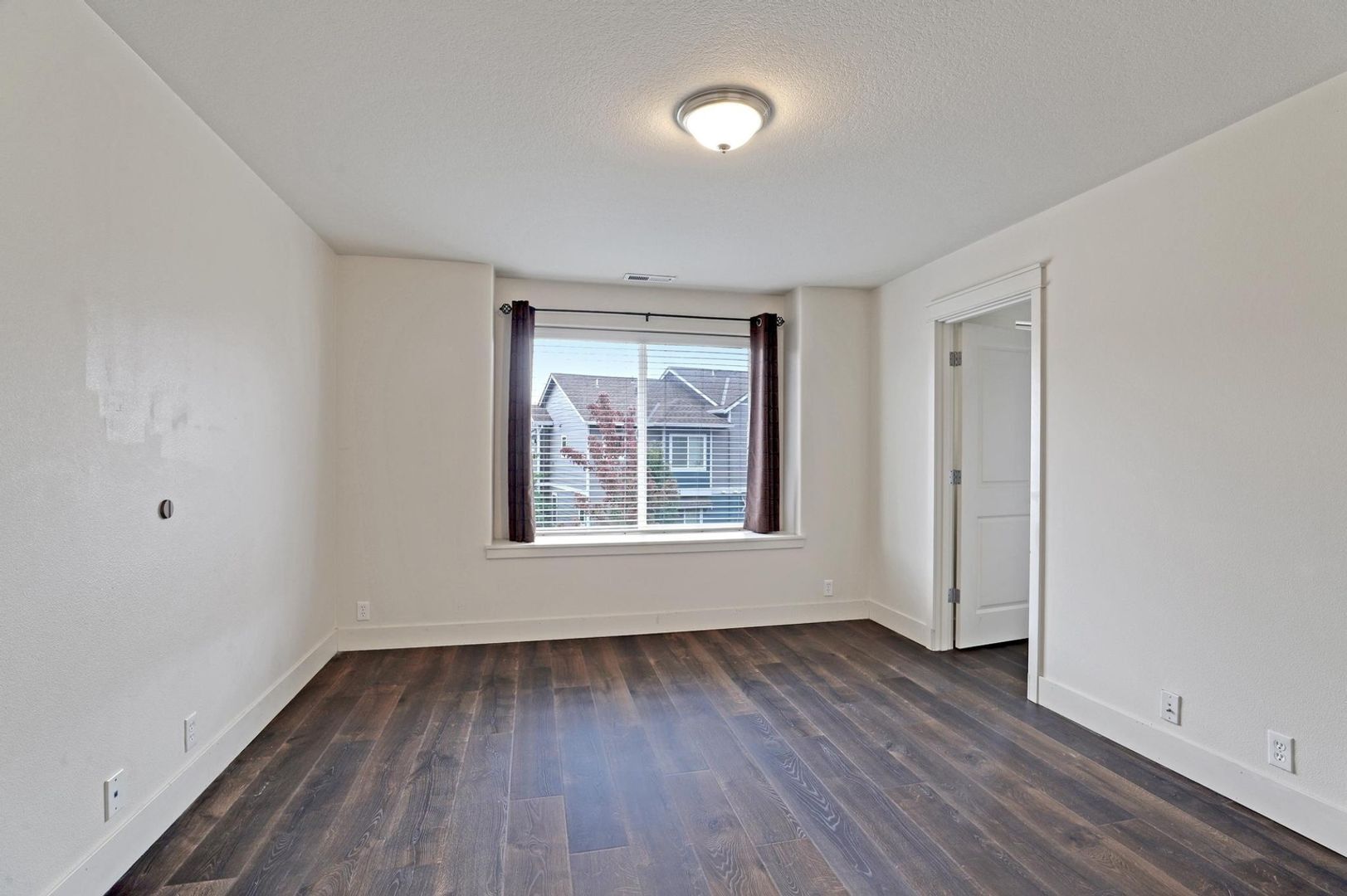 Building Photo - 10533 NE Avery Way