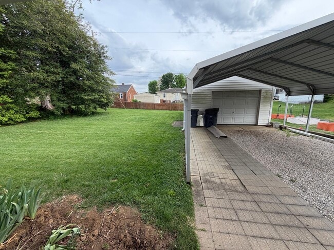 Building Photo - 2201 E Eichel Ave