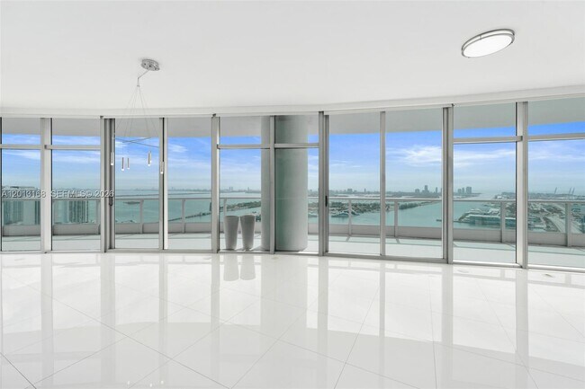 Building Photo - 900 Biscayne Blvd