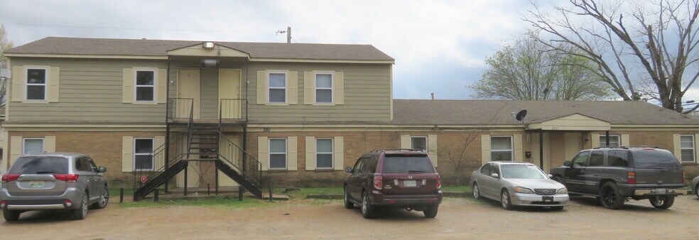 Building Photo - Center Court Apartments