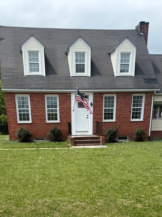 Building Photo - 129 Garber Ln