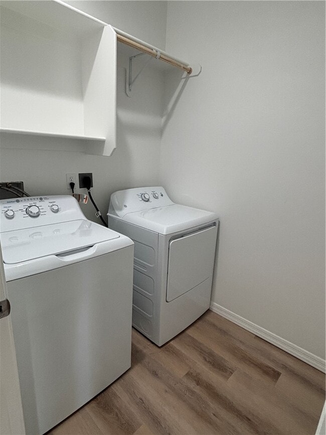 Building Photo - 2553 Sycamore Ave