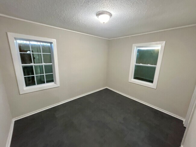 Building Photo - 2971 Forrest Ave