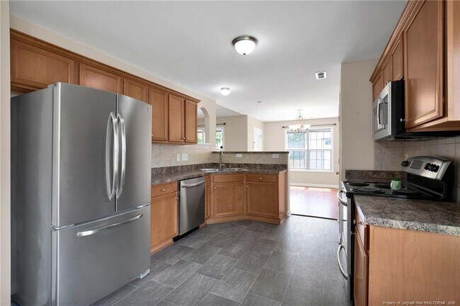 Building Photo - 672 Hogart St