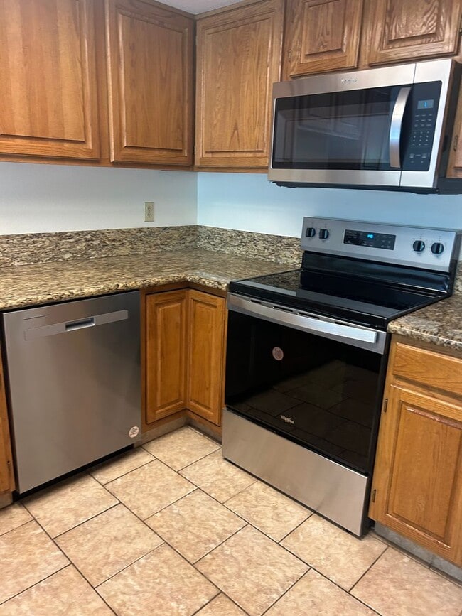 Building Photo - Idlewild Riverfront condo