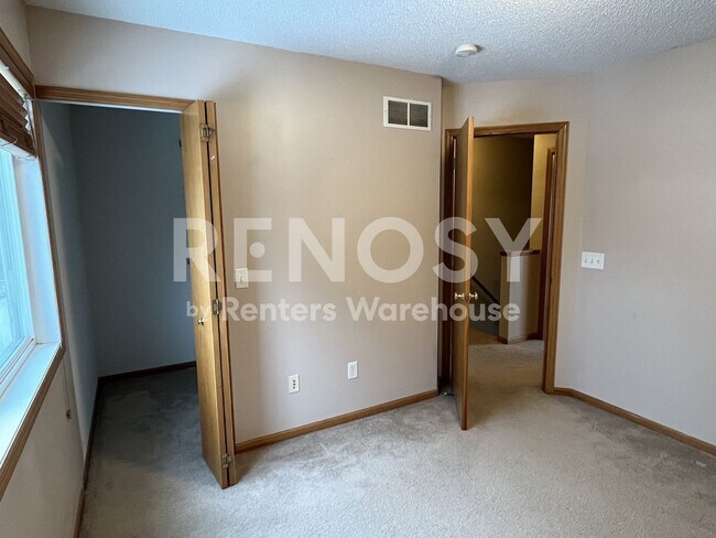 Building Photo - Available August 8 - 2 Bed/1.5 Bath Townhome in Prior Lake