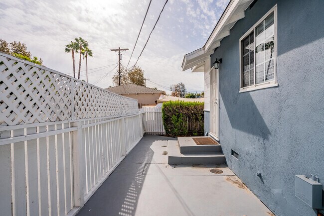 Building Photo - 5534 Kester Ave