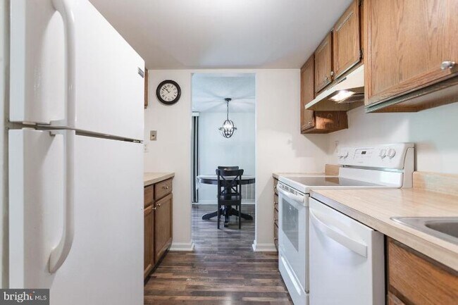 Building Photo - 22 Hermitage Dr