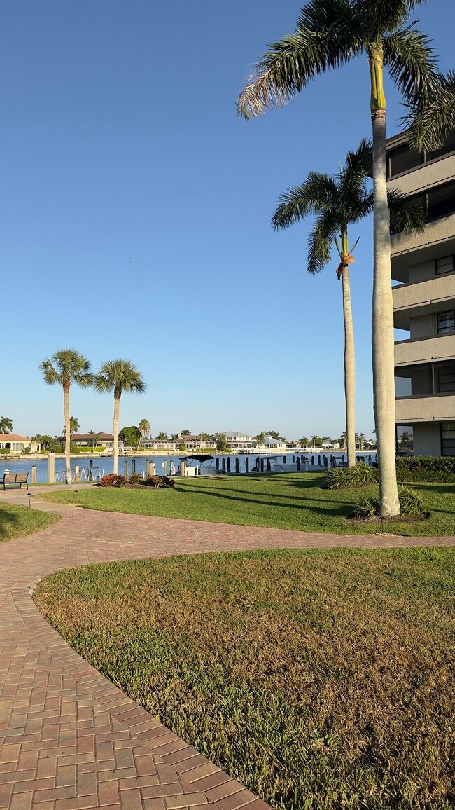 Building Photo - 651 Seaview Ct