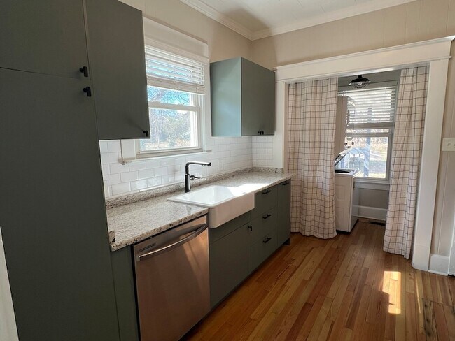 Building Photo - 511 N Church St