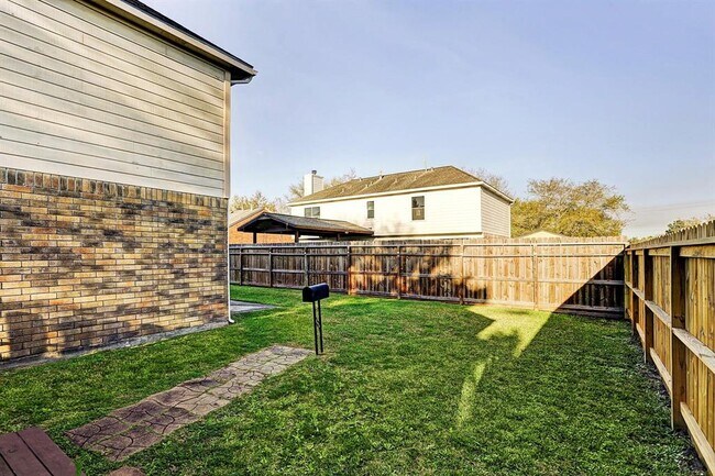 Building Photo - 3911 Spring Garden Dr