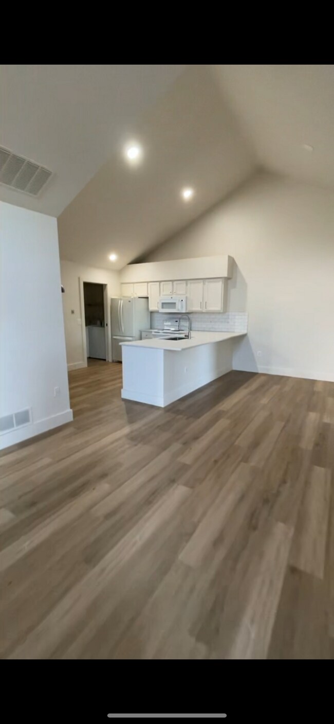 Building Photo - 500 Dandy Brush Ln W